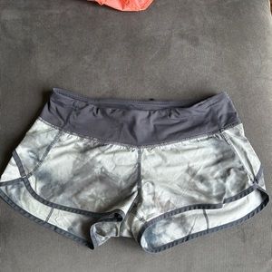Size 6 Lululemon Speed Up Shorts